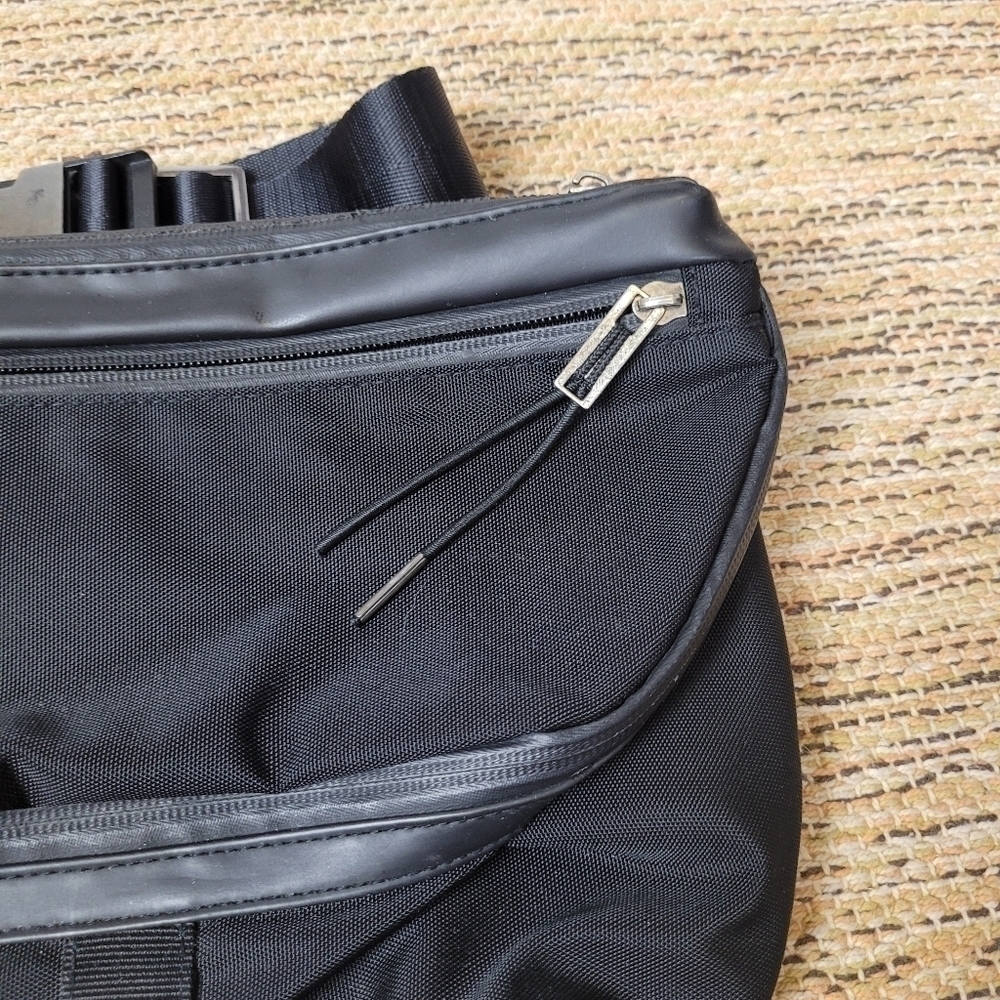 COMMUNITY Belt Bag - Picture 8 of 9